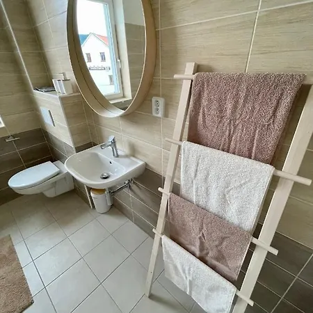 Moderni Se Soukromou Vinotekou *