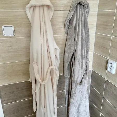 Moderni Se Soukromou Vinotekou